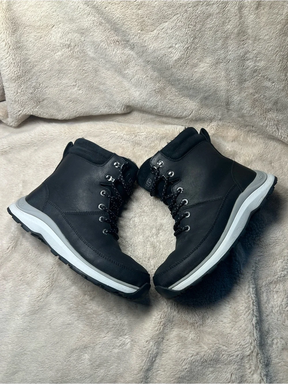 UGG Zaydie waterproof winter boots in black leather with a sheepskin lining 7.5